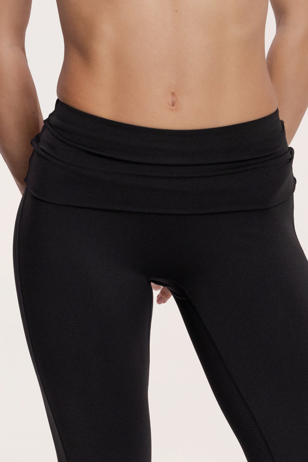 Flared pilates era black