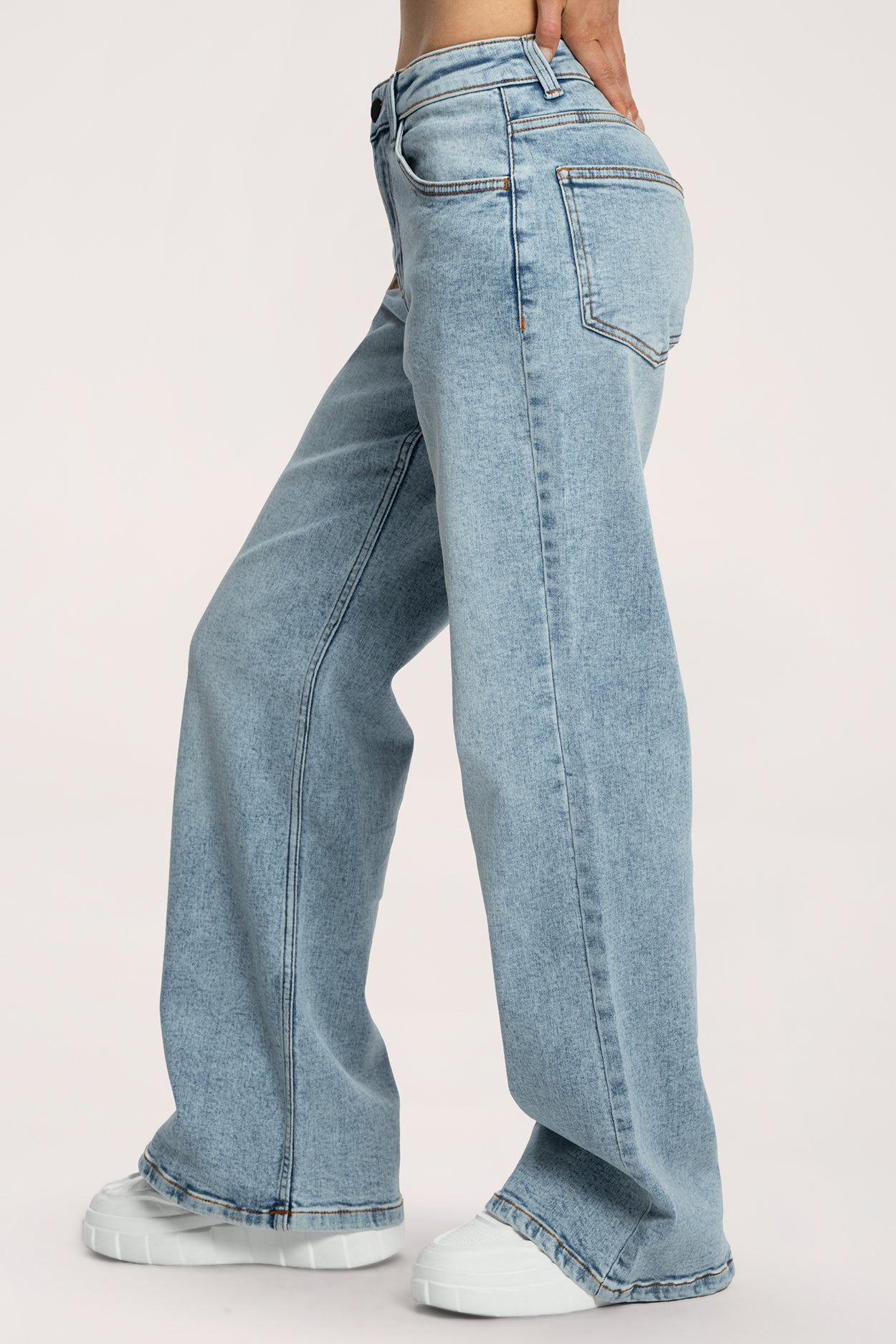 Wide low-waist jeans light blue