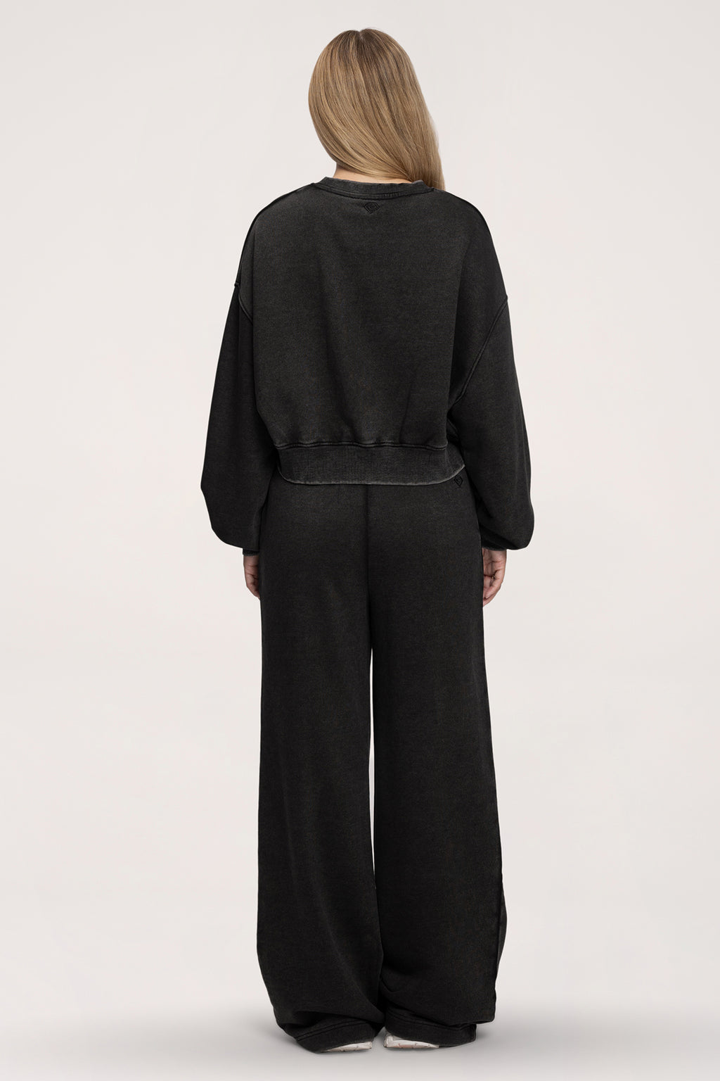 Easy Straight-Leg Sweatpants black
