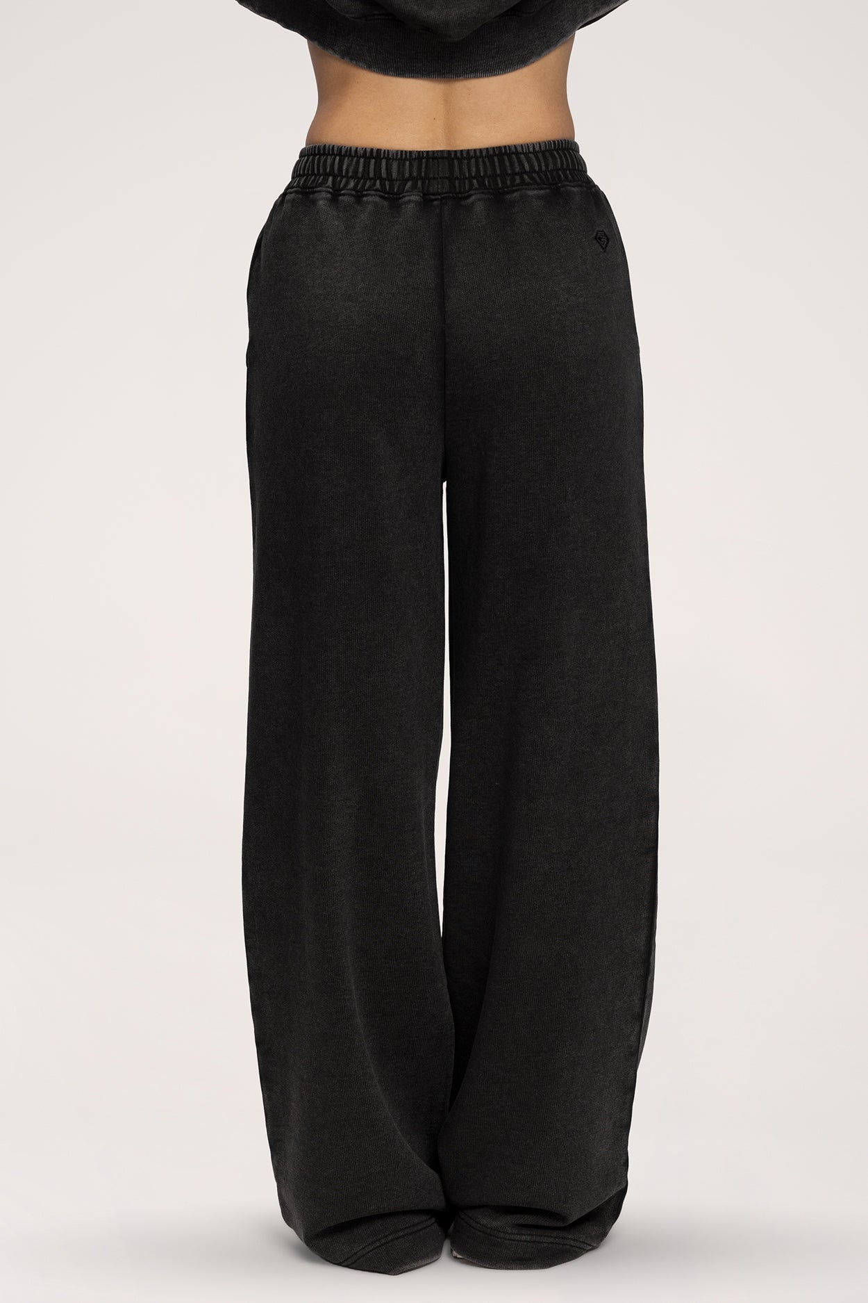 Easy Straight-Leg Sweatpants black