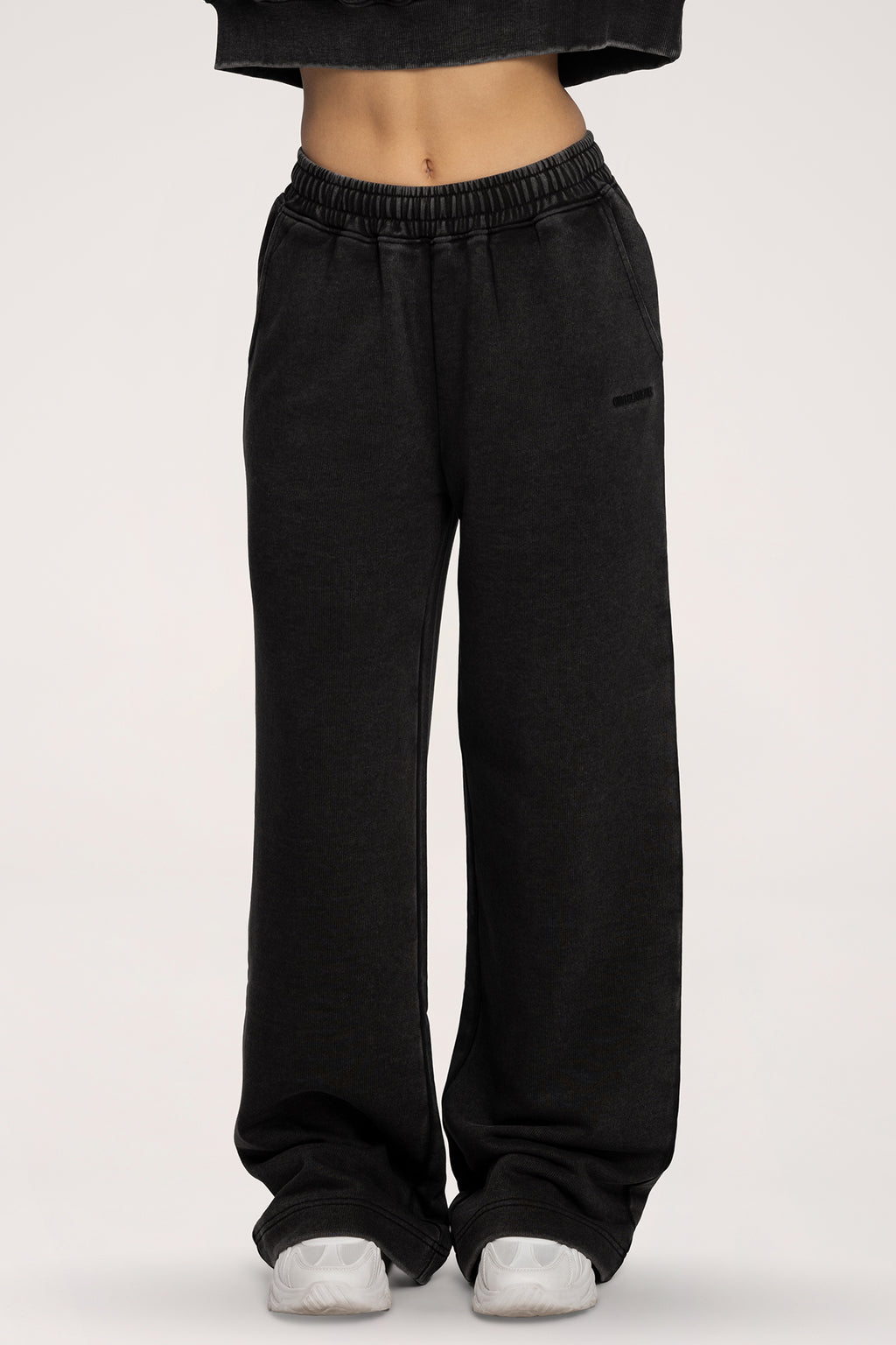 Easy Straight-Leg Sweatpants black