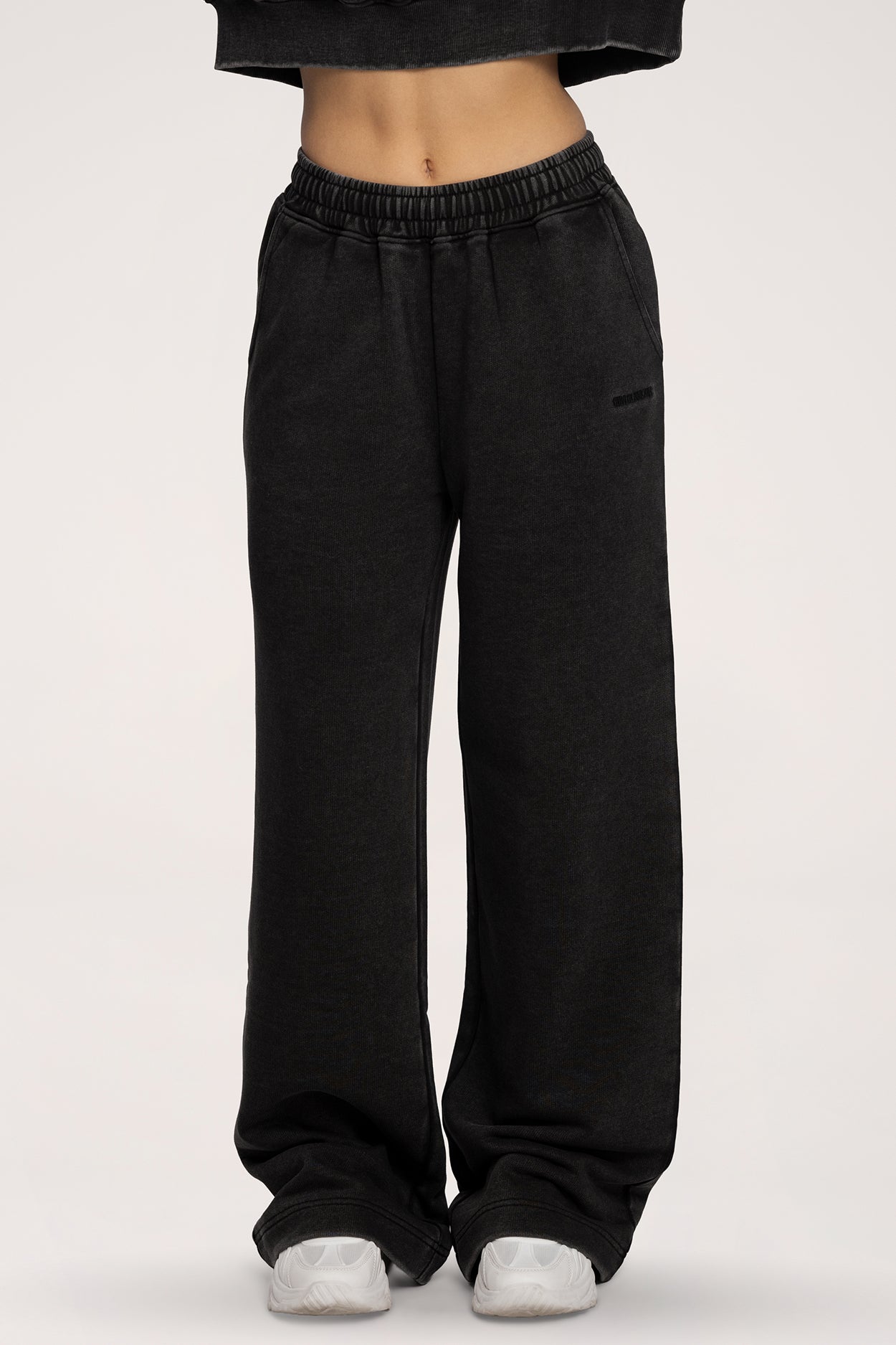 Easy Straight-Leg Sweatpants black