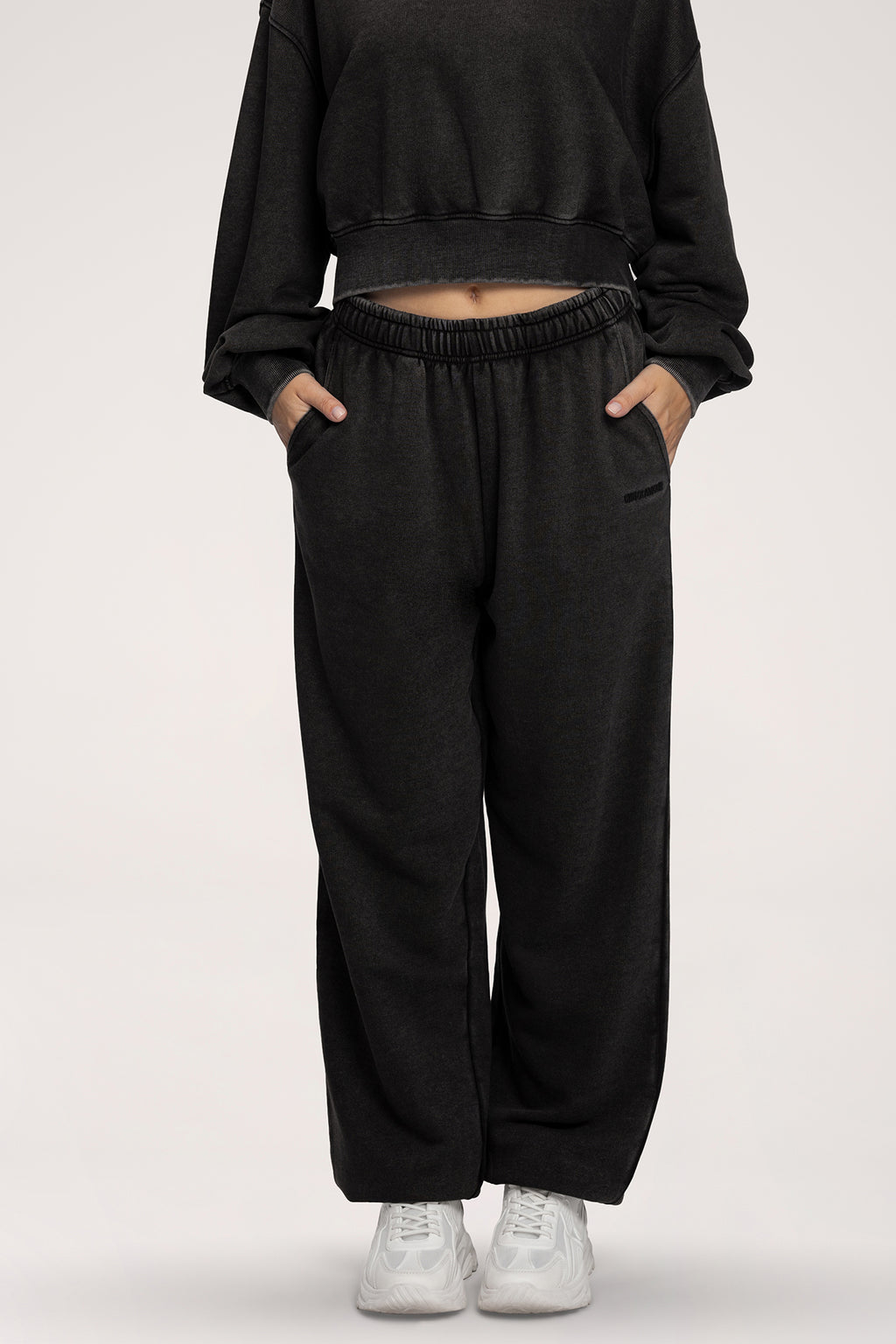 Easy Cuffed Sweatpants black