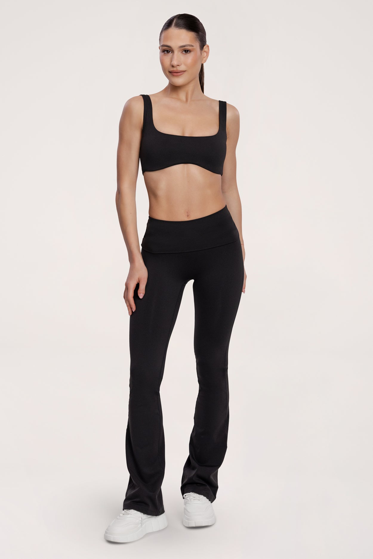 Flared pilates era black