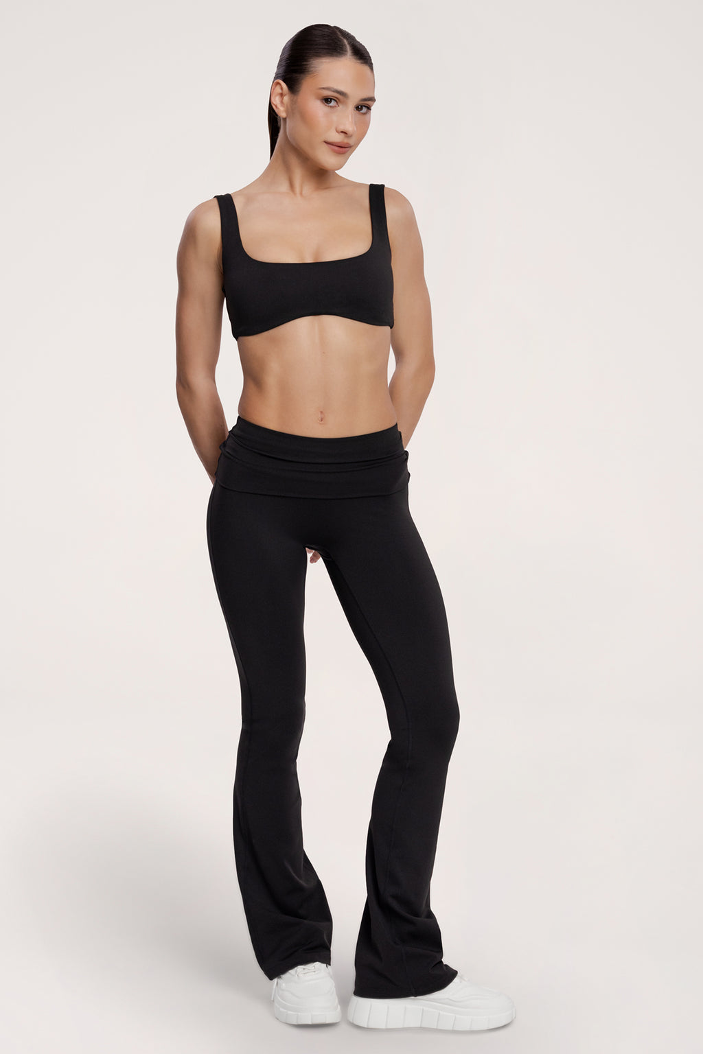 Flared pilates era black