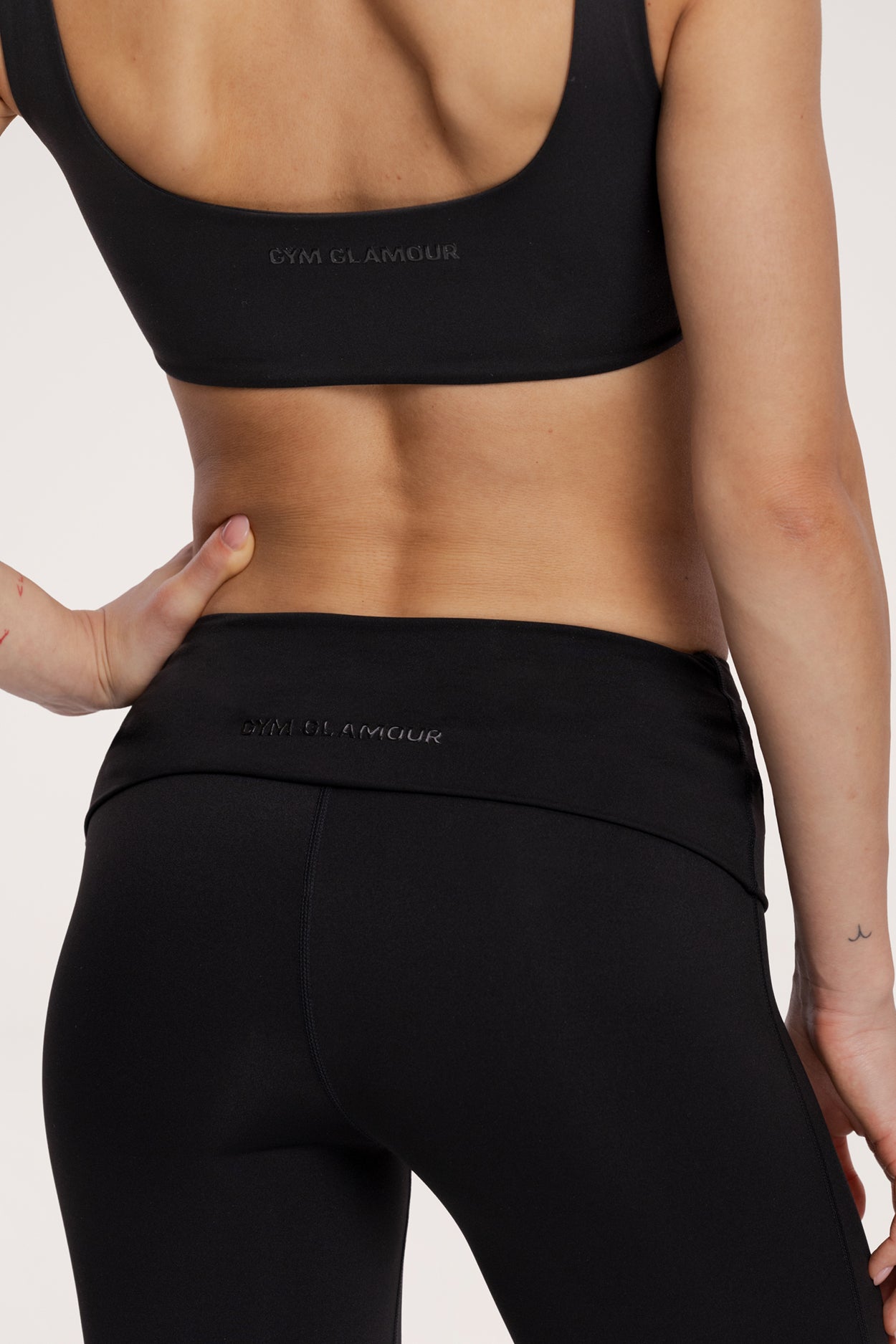Flared pilates era black