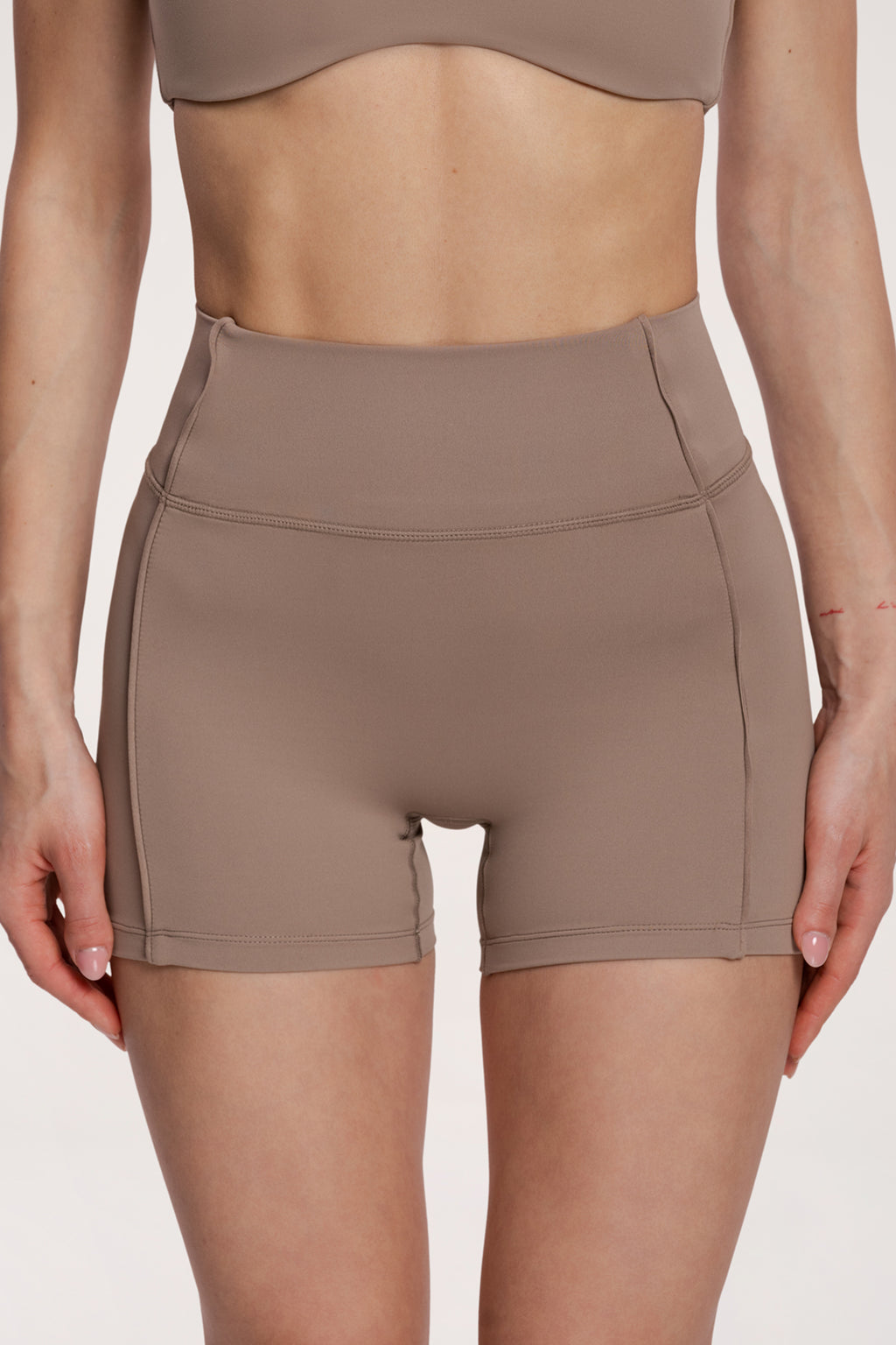 Shorts pilates era warm beige