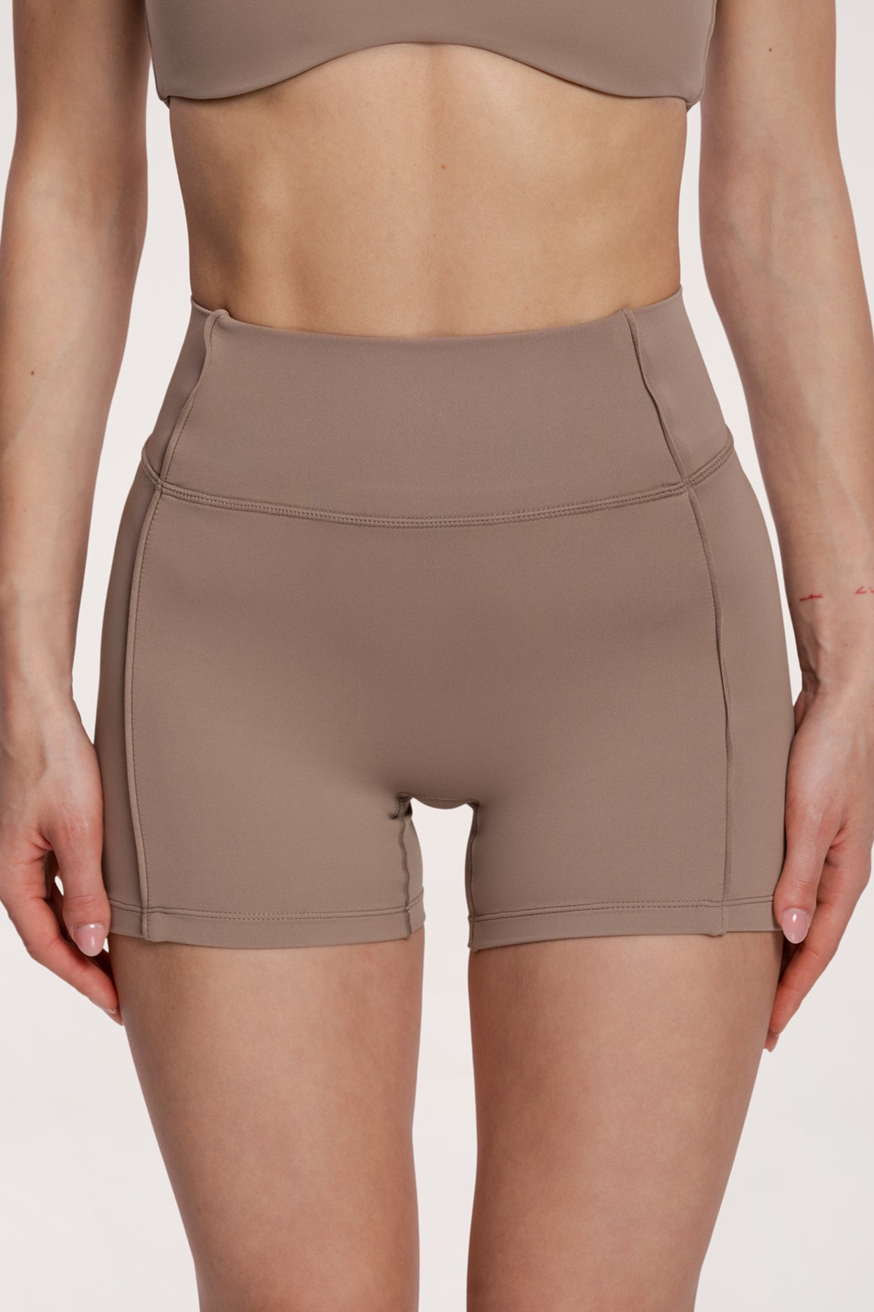 Shorts pilates era warm beige