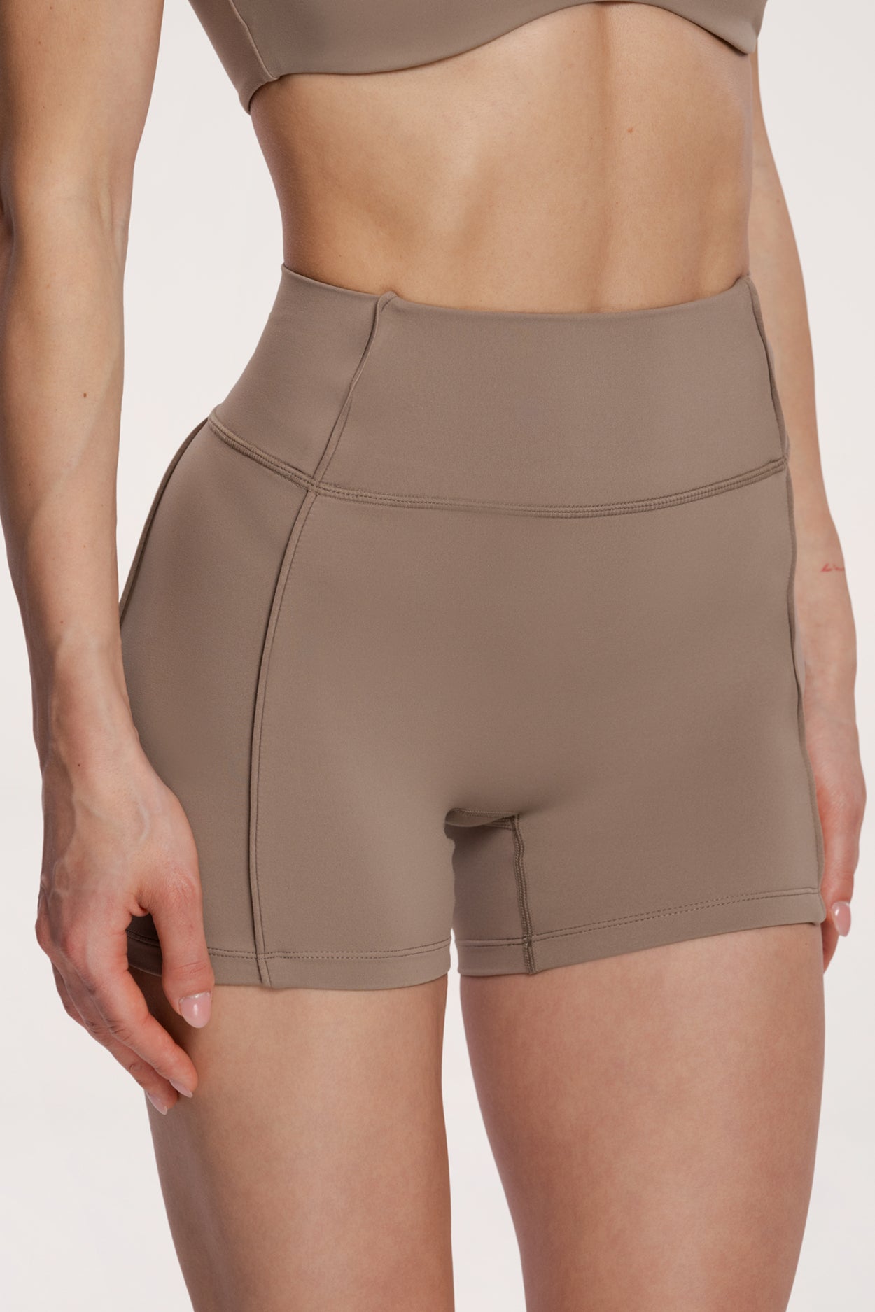 Shorts pilates era warm beige