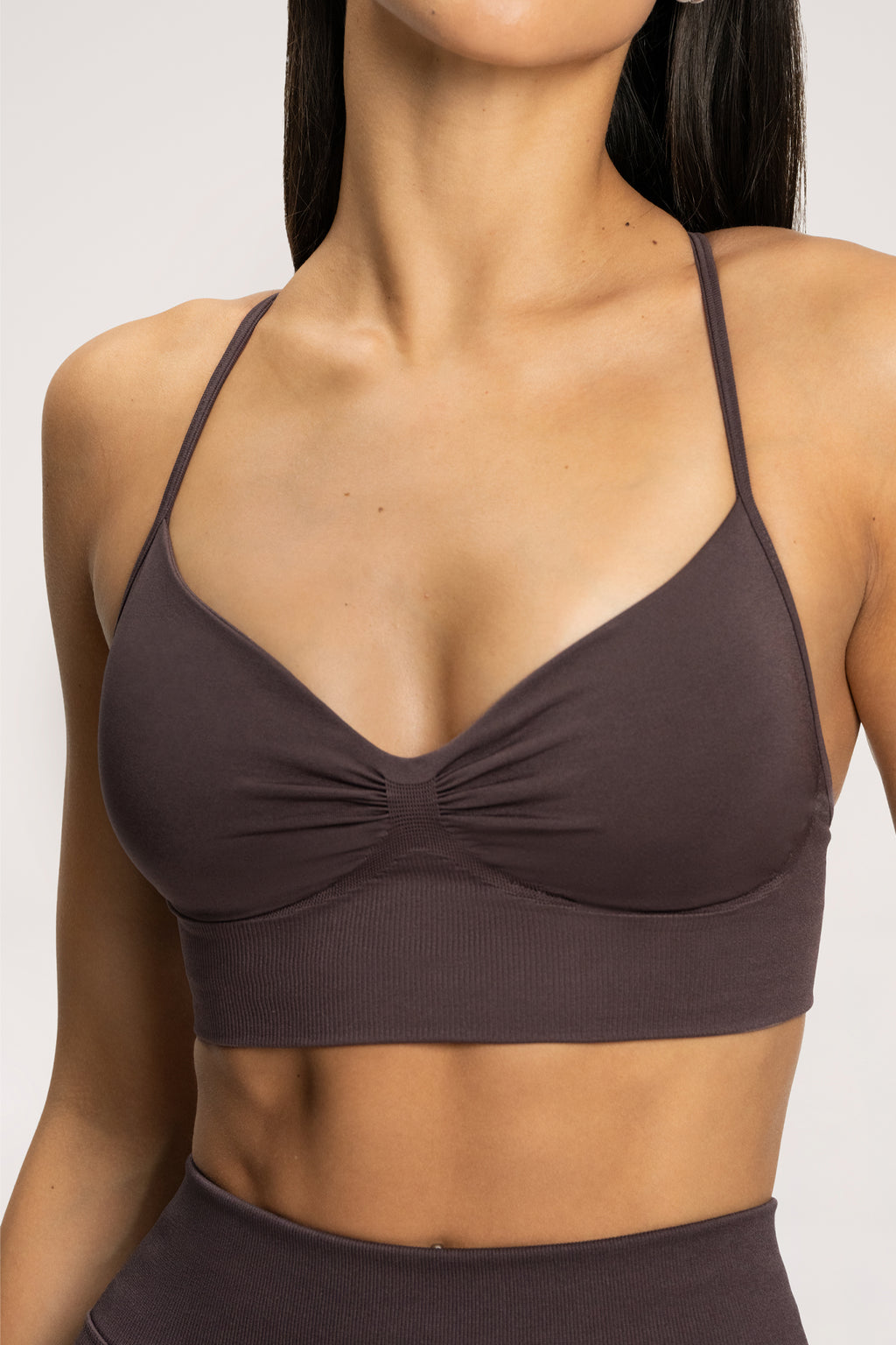 Bra with deep neckline cacao