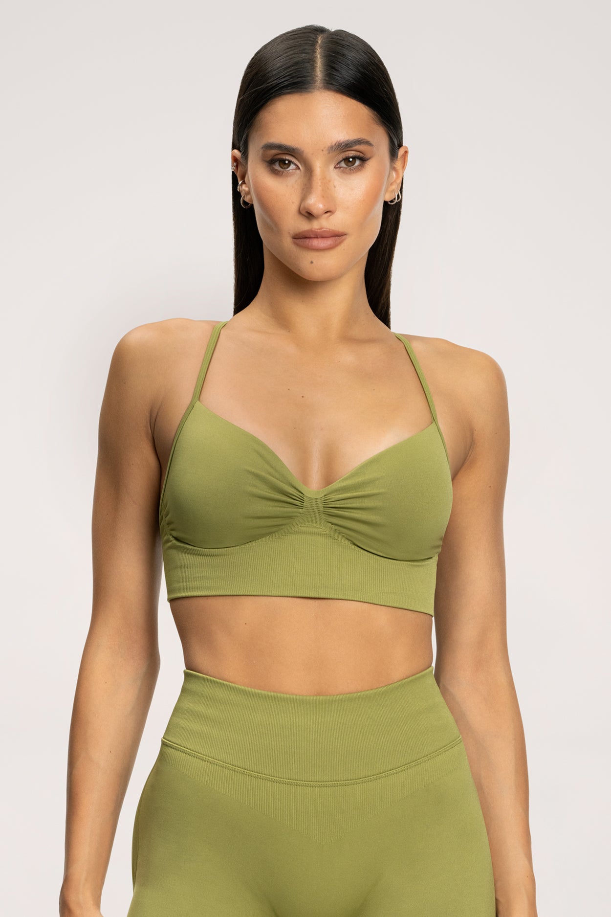 Bra with deep neckline matcha