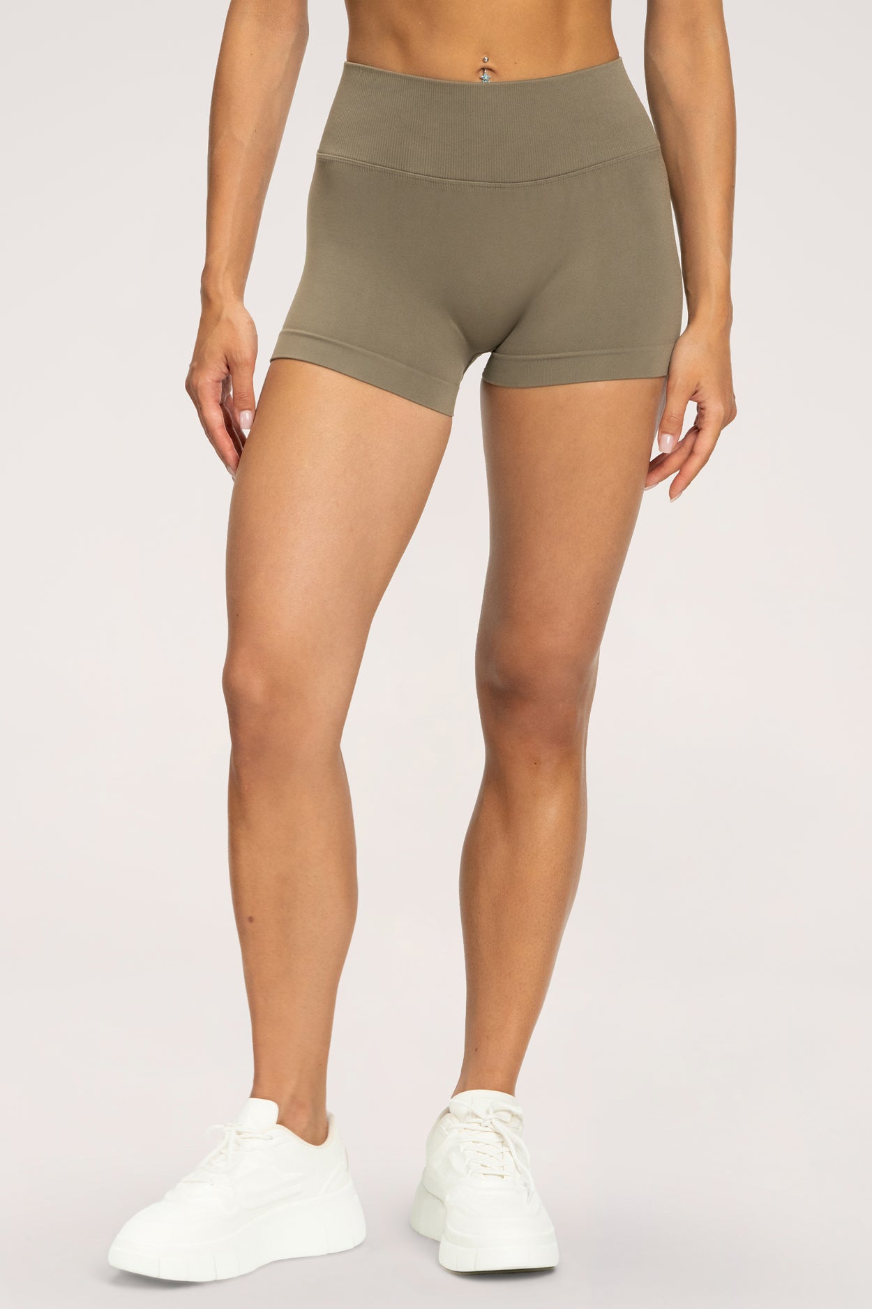 Shorts second skin nougat