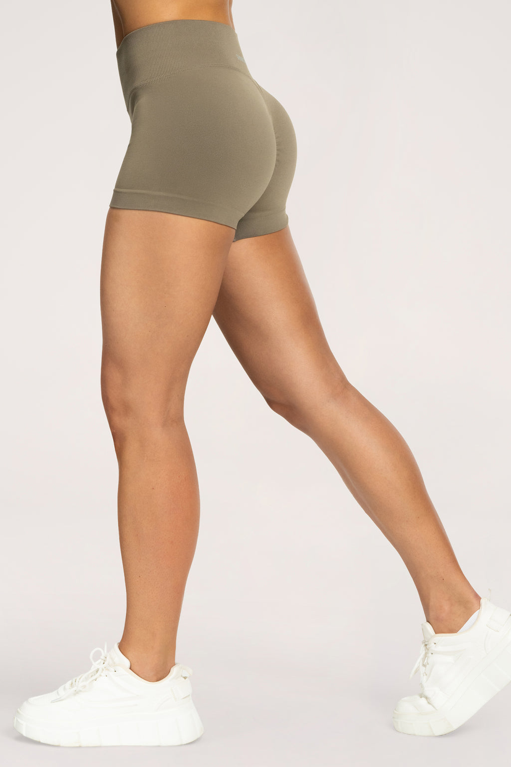 Shorts second skin nougat